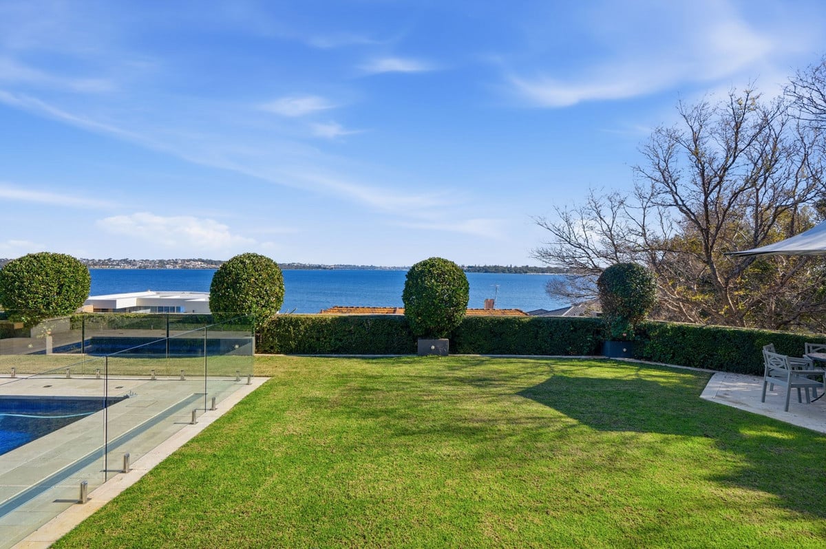 18A Fraser Road, Applecross WA 6153
